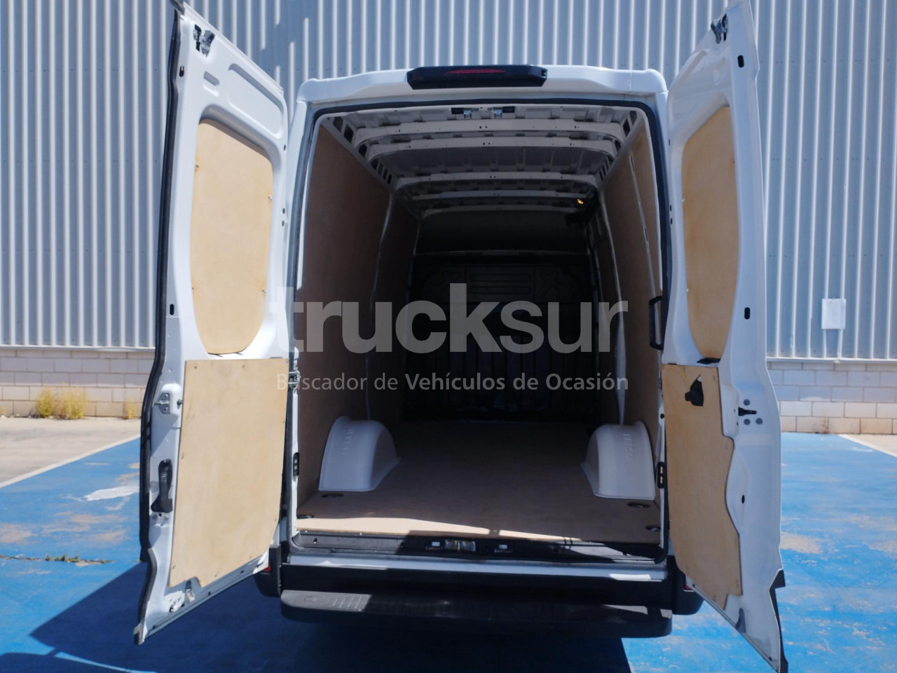 IVECO DAILY 35S16 F 12M3 - Closed box van: picture 5 IVECO DAILY 35S16 F 12M3 - Closed box van: picture 5