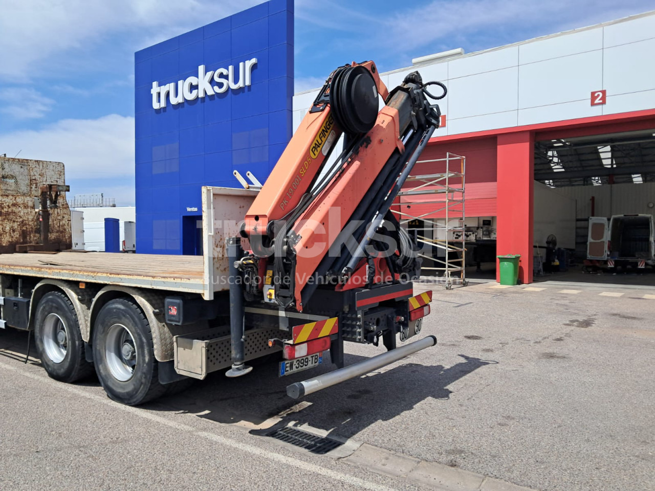 RENAULT C380.26 - Dropside/ Flatbed truck, Crane truck: picture 4 RENAULT C380.26 - Dropside/ Flatbed truck, Crane truck: picture 4
