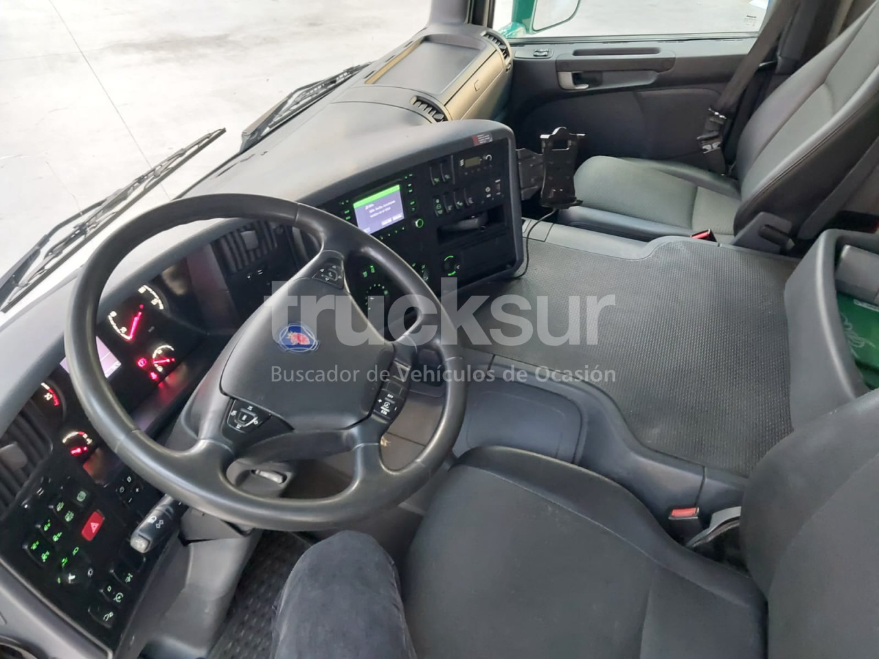 Interior photo 1: Cab chassis truck SCANIA P280.18