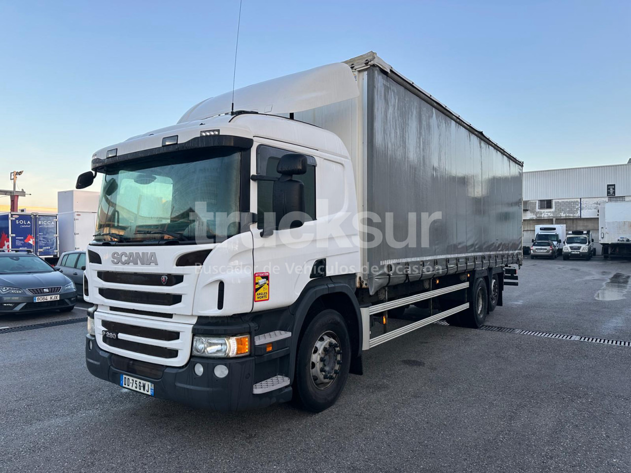 SCANIA P280.26 ejes 6x2*4 - Curtainsider truck: picture 1 SCANIA P280.26 ejes 6x2*4 - Curtainsider truck: picture 1