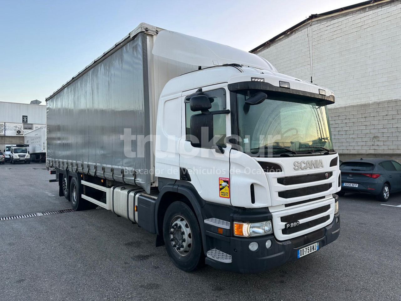 SCANIA P280.26 ejes 6x2*4 - Curtainsider truck: picture 2 SCANIA P280.26 ejes 6x2*4 - Curtainsider truck: picture 2