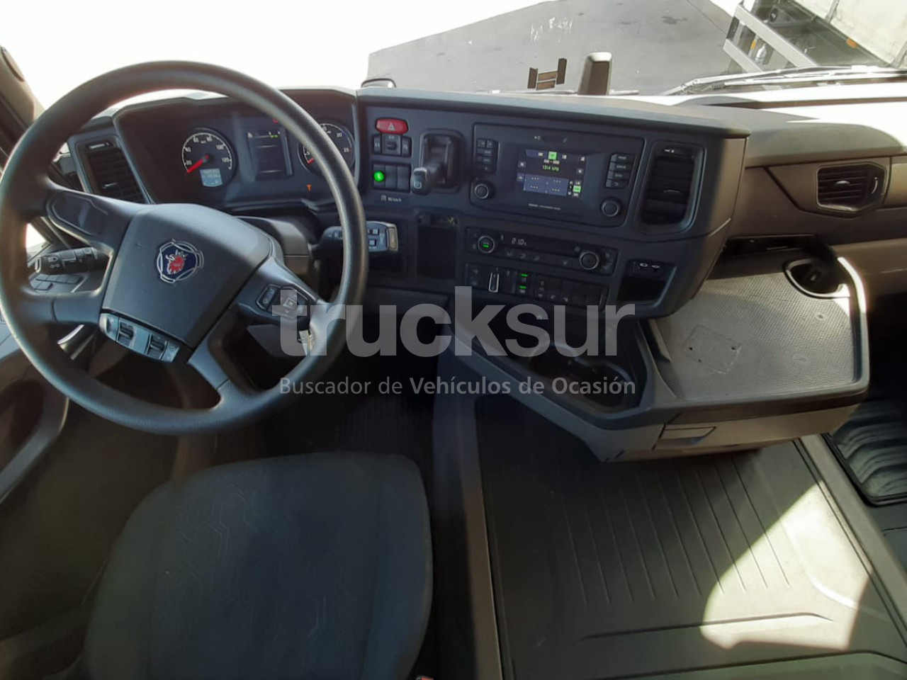SCANIA R450.18 - Curtainsider truck: picture 5 SCANIA R450.18 - Curtainsider truck: picture 5