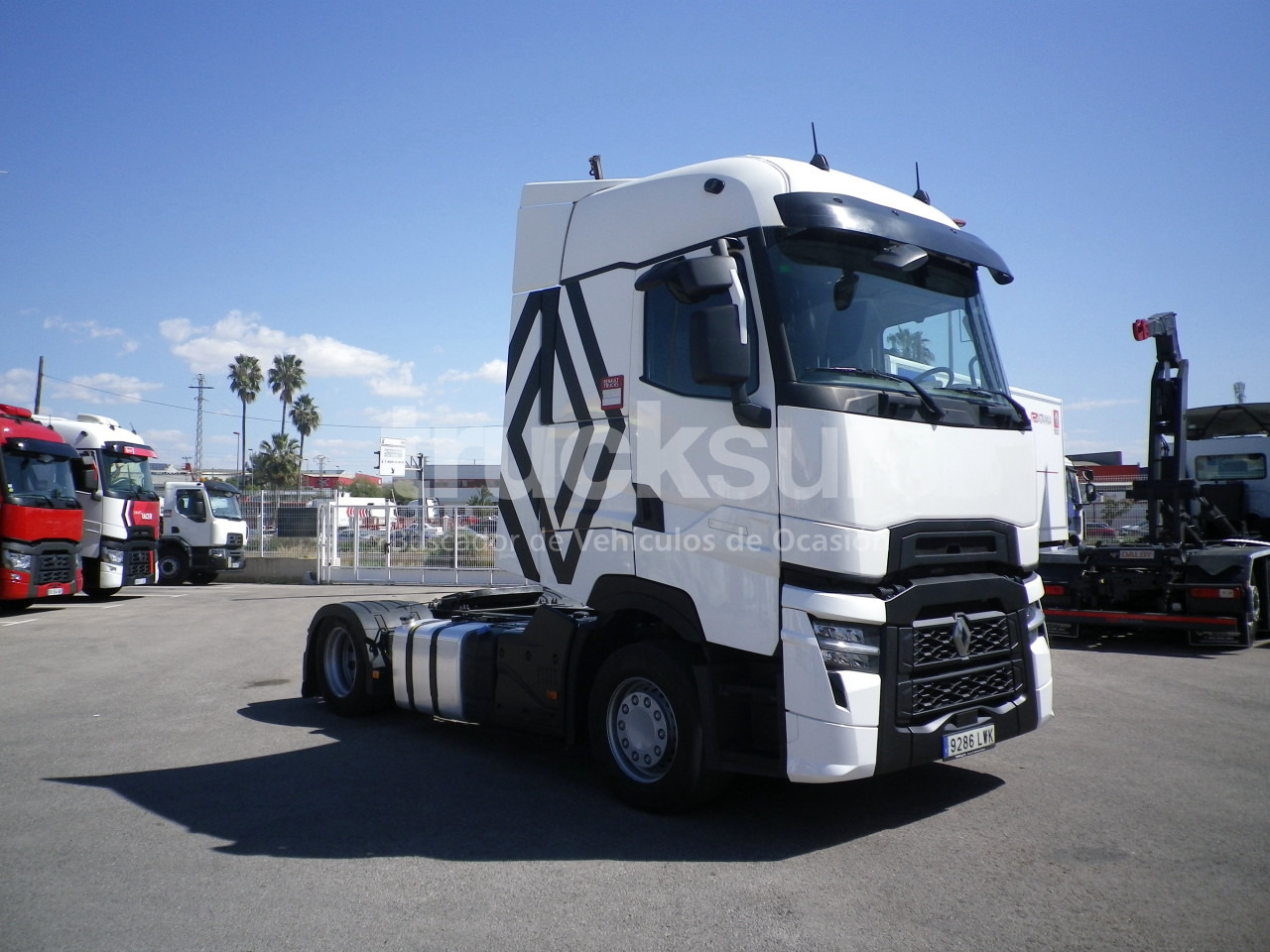 RENAULT T520 HIGH SLEEPER CAB LOW - Tractor unit: picture 3 RENAULT T520 HIGH SLEEPER CAB LOW - Tractor unit: picture 3