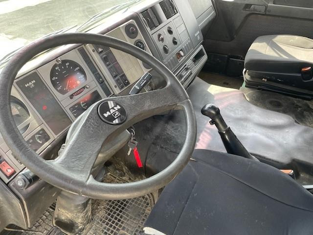 Interior photo 1: Tipper, Crane truck MAN 19.293 Interior photo 1: Tipper, Crane truck MAN 19.293