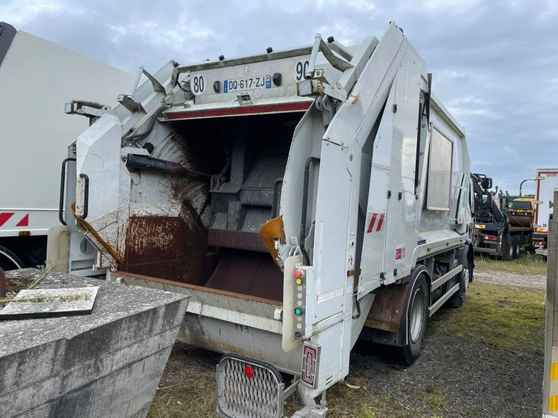 Renault D-Series 19 Wide - Garbage truck: picture 3 Renault D-Series 19 Wide - Garbage truck: picture 3
