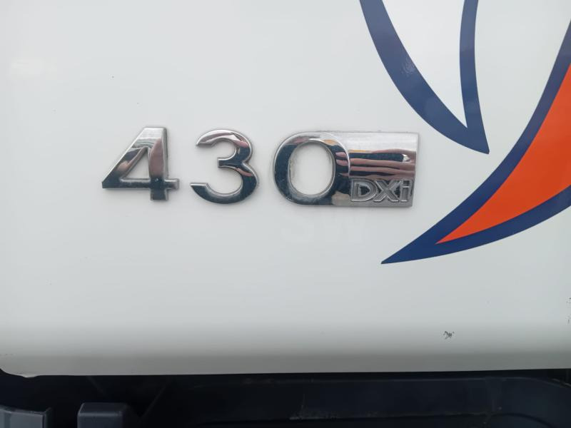 Renault Kerax 430 DXI - Skip loader truck: picture 3 Renault Kerax 430 DXI - Skip loader truck: picture 3