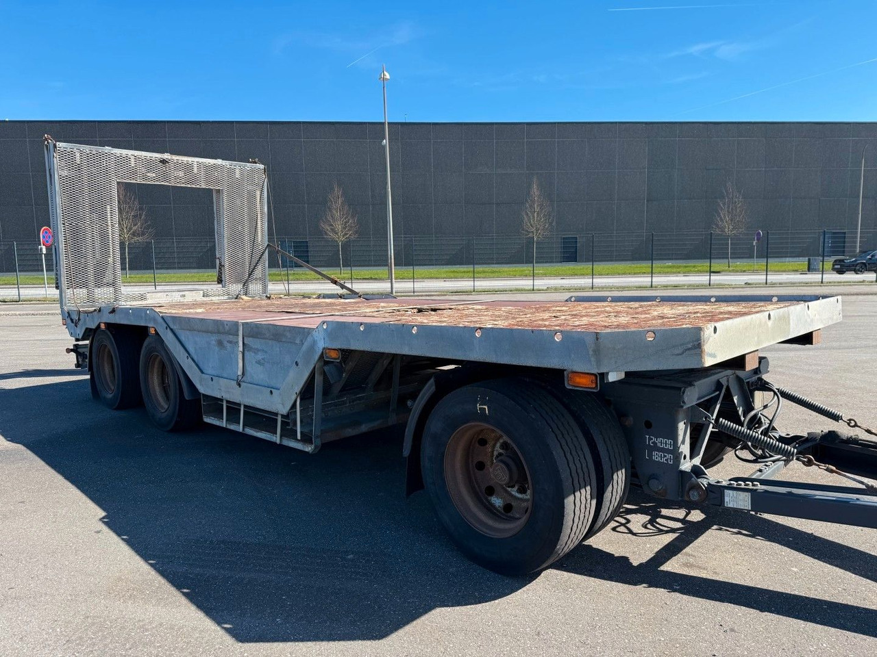 Fliegl FLT328 3 achser Maschinenanhänger mit Radkasten - Low loader trailer: picture 2 Fliegl FLT328 3 achser Maschinenanhänger mit Radkasten - Low loader trailer: picture 2