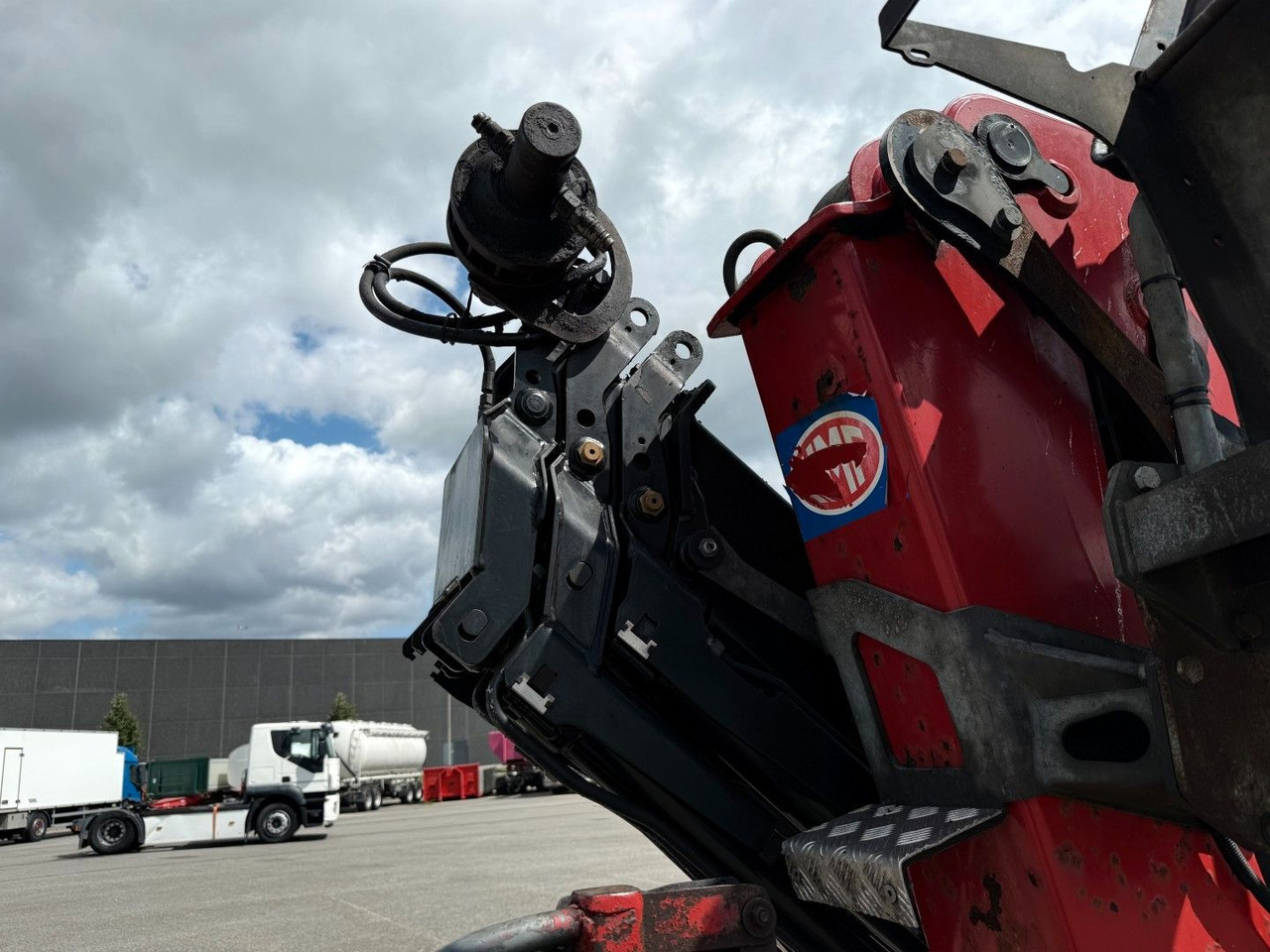 Crane truck HMF 1820 K4 Remote control / Kran / Crane: picture 7 Crane truck HMF 1820 K4 Remote control / Kran / Crane: picture 7