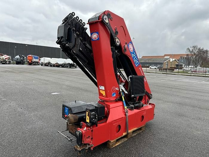 HMF 2120 K5 Radio Remote / Kran / Crane - Truck mounted crane: picture 2 HMF 2120 K5 Radio Remote / Kran / Crane - Truck mounted crane: picture 2