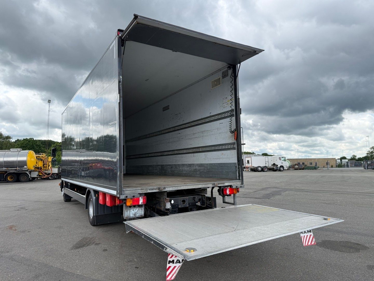 MAN TGL 12.250 Euro 6 Closed box / Koffer 7.20 m. - Box truck: picture 5 MAN TGL 12.250 Euro 6 Closed box / Koffer 7.20 m. - Box truck: picture 5
