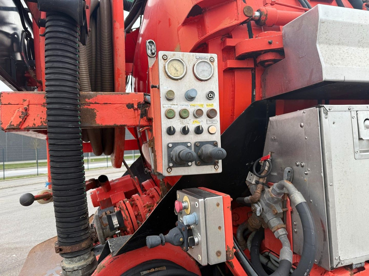 Vacuum truck Scania P94/260 4x2 NZ SLS590 Kombi 8.400 l.: picture 8 Vacuum truck Scania P94/260 4x2 NZ SLS590 Kombi 8.400 l.: picture 8