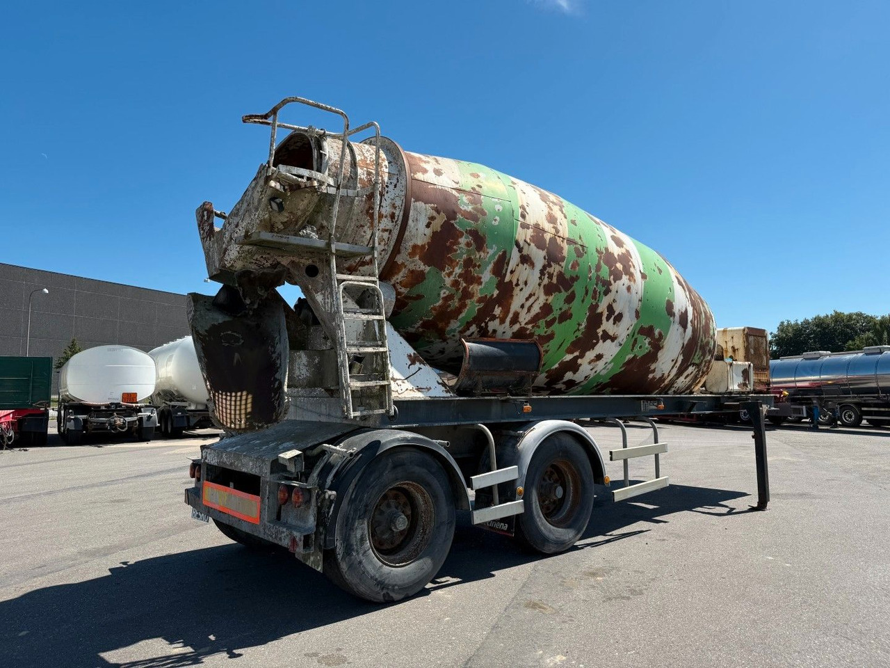 Lecinena 12 m3 Baruval 2 achse Beton/Concrete mixer Lecinena 12 m3 Baruval 2 achse Beton/Concrete mixer - Semi-trailer: picture 3 Lecinena 12 m3 Baruval 2 achse Beton/Concrete mixer Lecinena 12 m3 Baruval 2 achse Beton/Concrete mixer - Semi-trailer: picture 3