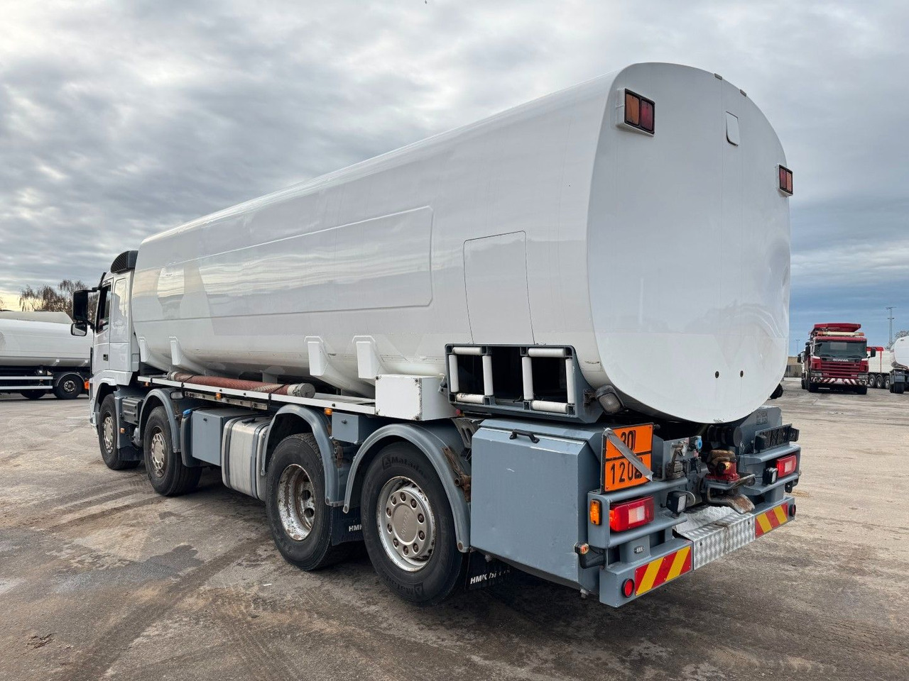 Volvo FM 440 8x2*6 24.000 l. ADR Tanktruck - Tank truck: picture 4 Volvo FM 440 8x2*6 24.000 l. ADR Tanktruck - Tank truck: picture 4