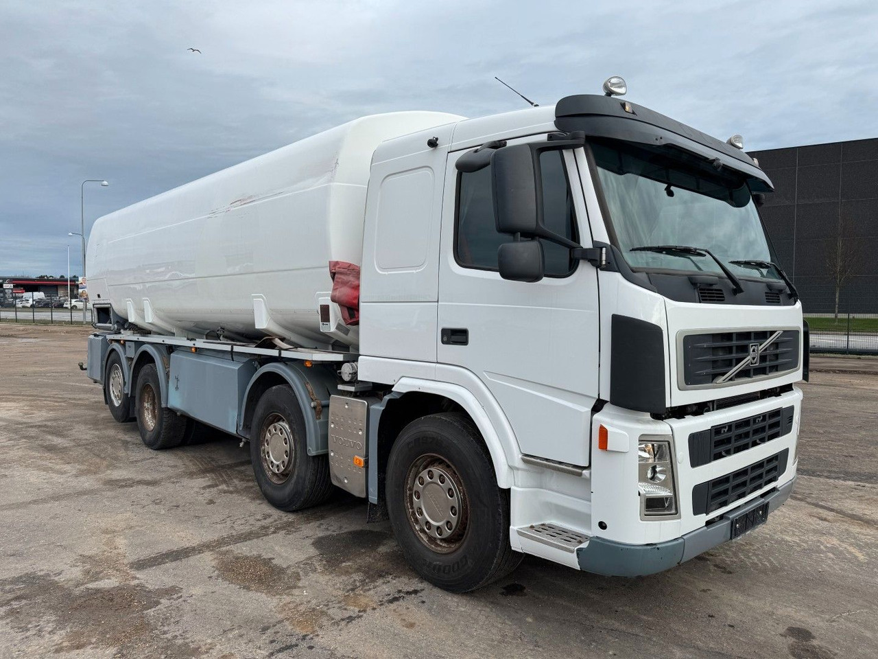 Volvo FM 440 8x2*6 24.000 l. ADR Tanktruck - Tank truck: picture 2 Volvo FM 440 8x2*6 24.000 l. ADR Tanktruck - Tank truck: picture 2