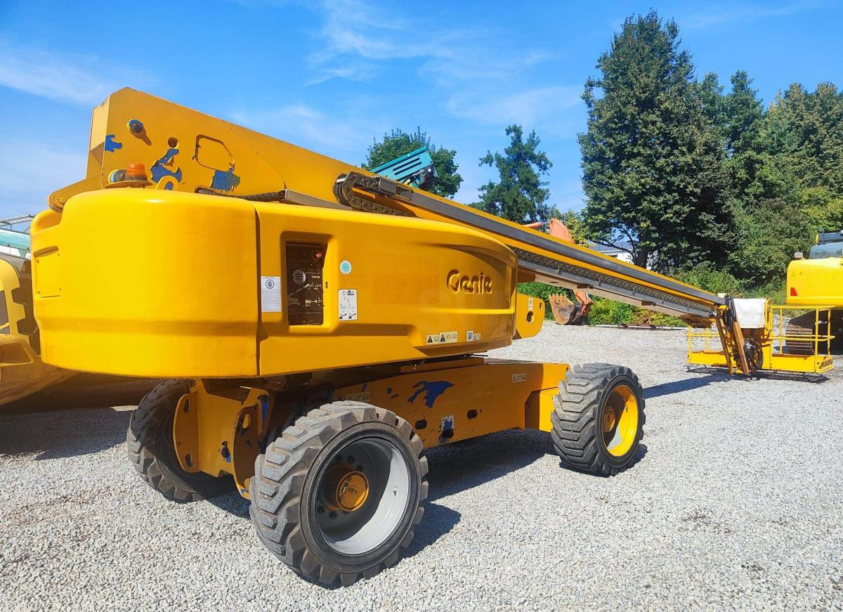 Genie S-85 - Vertical mast lift: picture 4 Genie S-85 - Vertical mast lift: picture 4