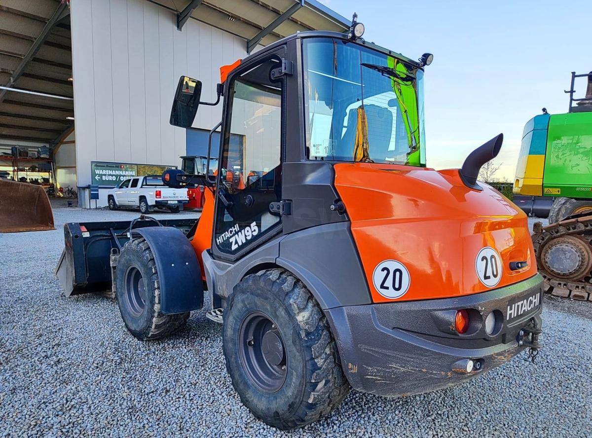 Hitachi ZW95 - Wheel loader: picture 1 Hitachi ZW95 - Wheel loader: picture 1