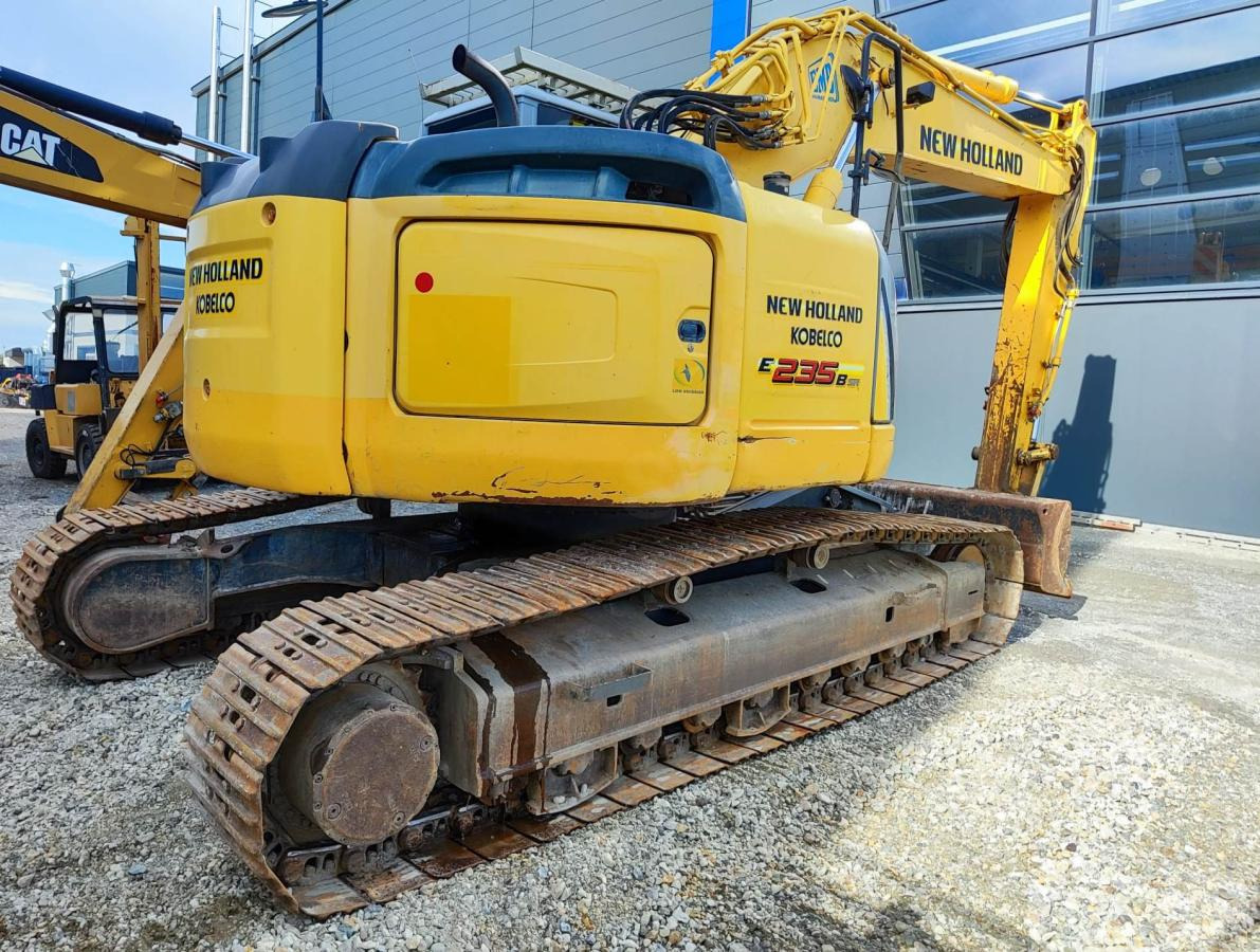 New Holland E235B SR-2 - Crawler excavator: picture 4 New Holland E235B SR-2 - Crawler excavator: picture 4