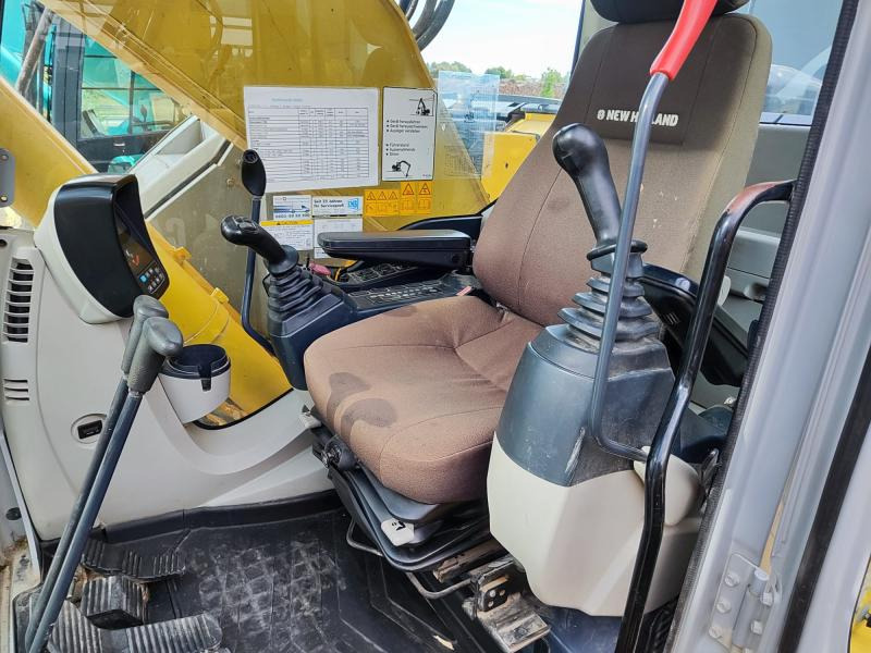 New Holland E235B SR-2 - Crawler excavator: picture 5 New Holland E235B SR-2 - Crawler excavator: picture 5