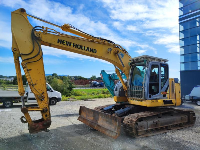New Holland E235B SR-2 - Crawler excavator: picture 2 New Holland E235B SR-2 - Crawler excavator: picture 2