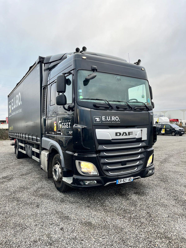 DAF FA45 - Curtainsider truck: picture 2 DAF FA45 - Curtainsider truck: picture 2