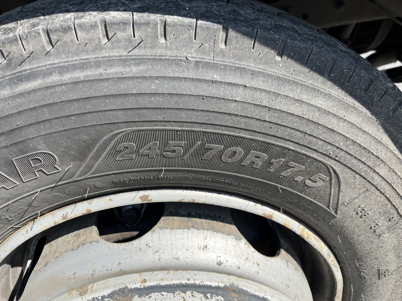 Curtainsider truck DAF LF 220: picture 6