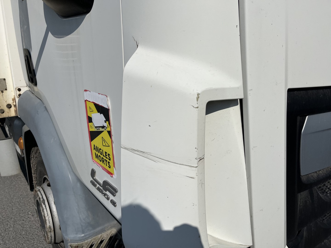 Curtainsider truck DAF LF 220: picture 13