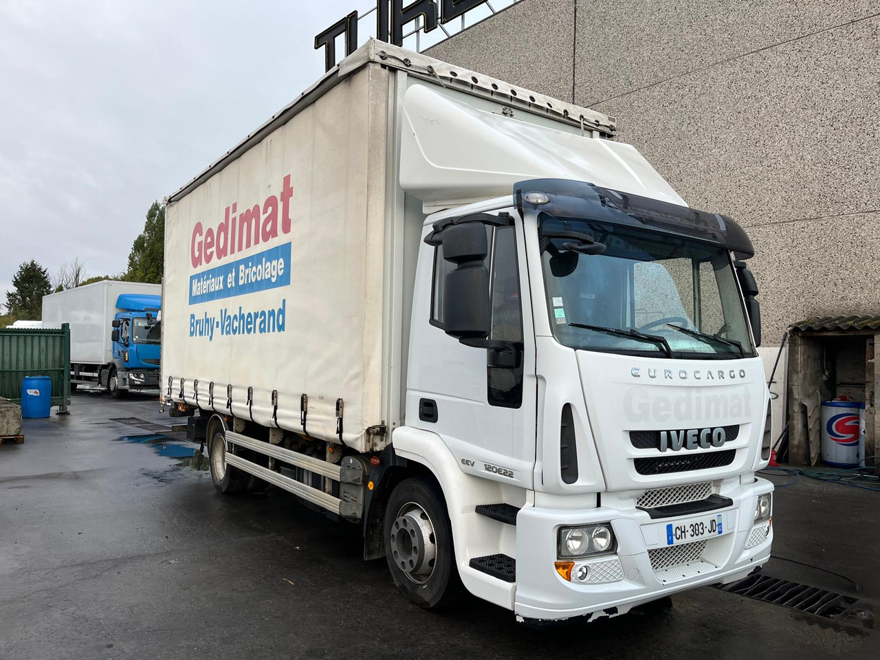 Iveco Eurocargo 120 E 22 - Curtainsider truck: picture 2 Iveco Eurocargo 120 E 22 - Curtainsider truck: picture 2