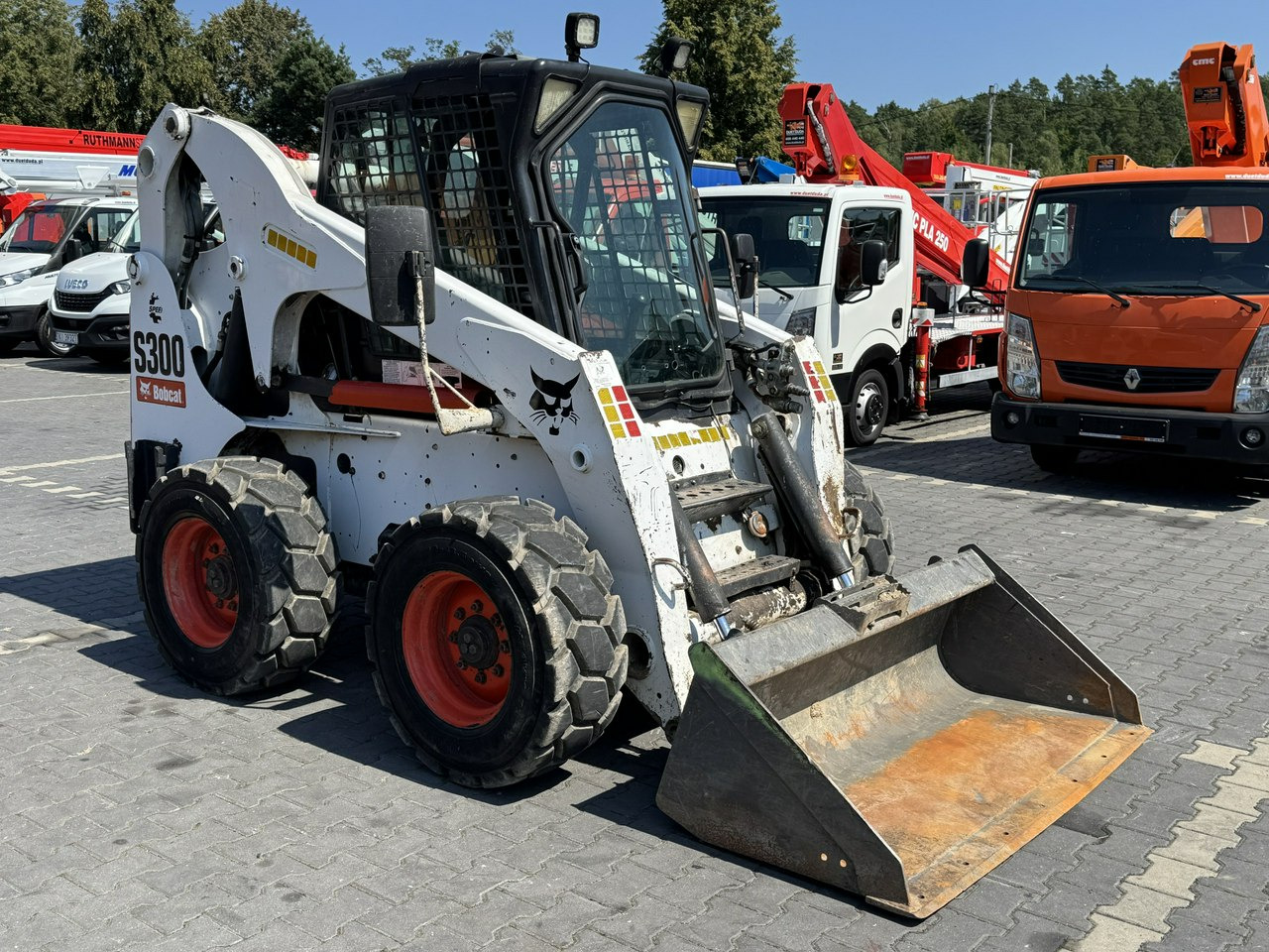 Bobcat S300 Joystick Mini Ładowarka Waga 3692kg - Skid steer loader: picture 3 Bobcat S300 Joystick Mini Ładowarka Waga 3692kg - Skid steer loader: picture 3