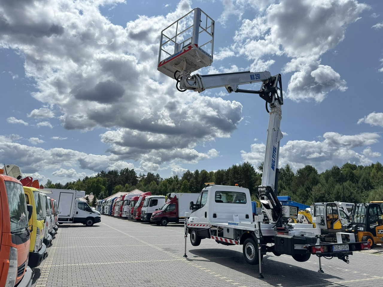 Iveco Daily 35S14 - Truck mounted aerial platform: picture 4 Iveco Daily 35S14 - Truck mounted aerial platform: picture 4