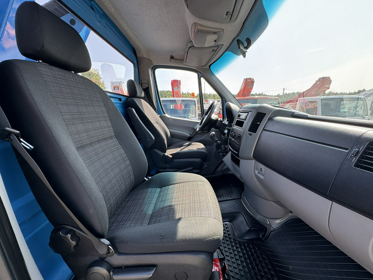 Truck mounted aerial platform Mercedes Sprinter: picture 32