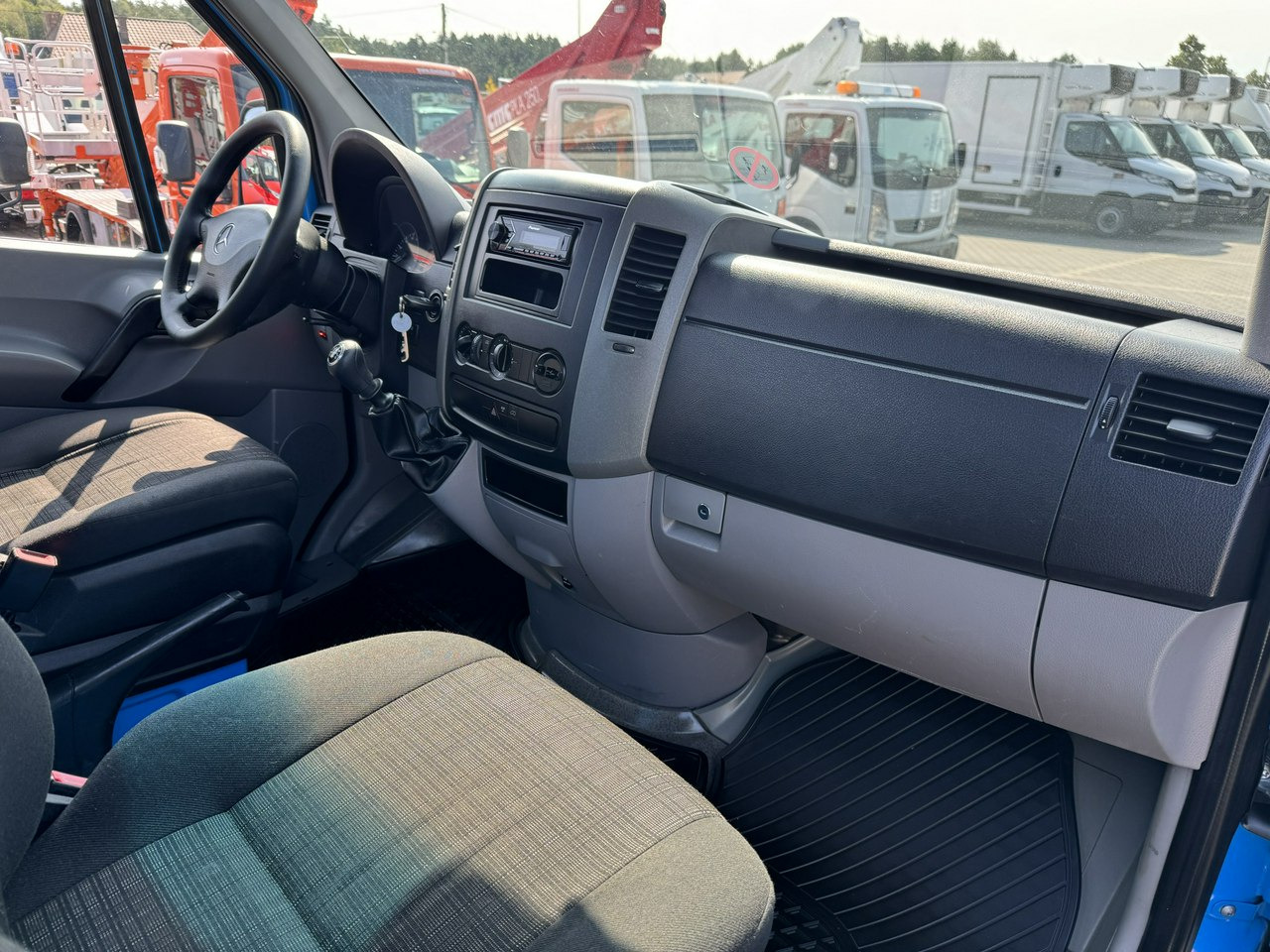 Truck mounted aerial platform Mercedes Sprinter: picture 33