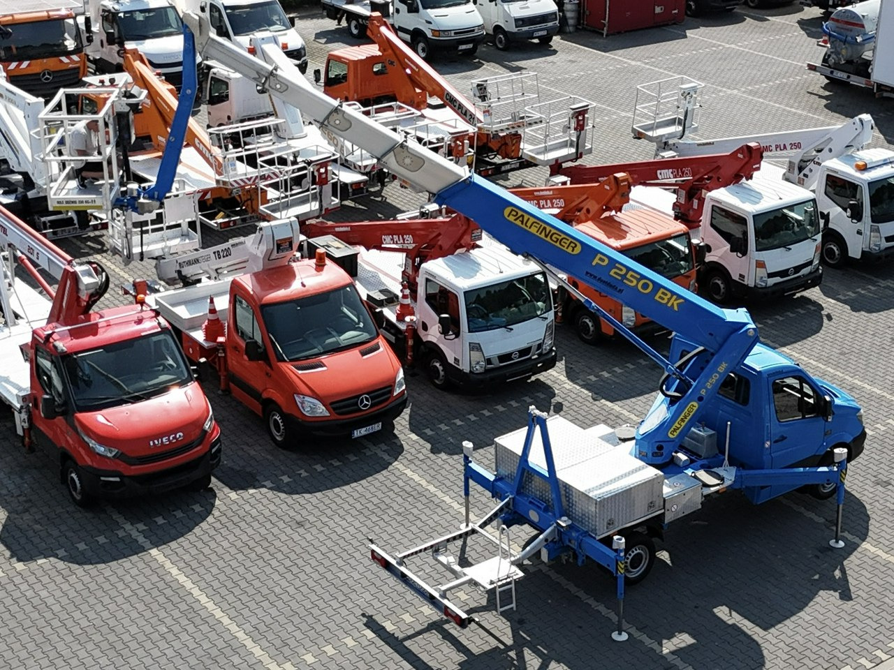 Truck mounted aerial platform Mercedes Sprinter: picture 24