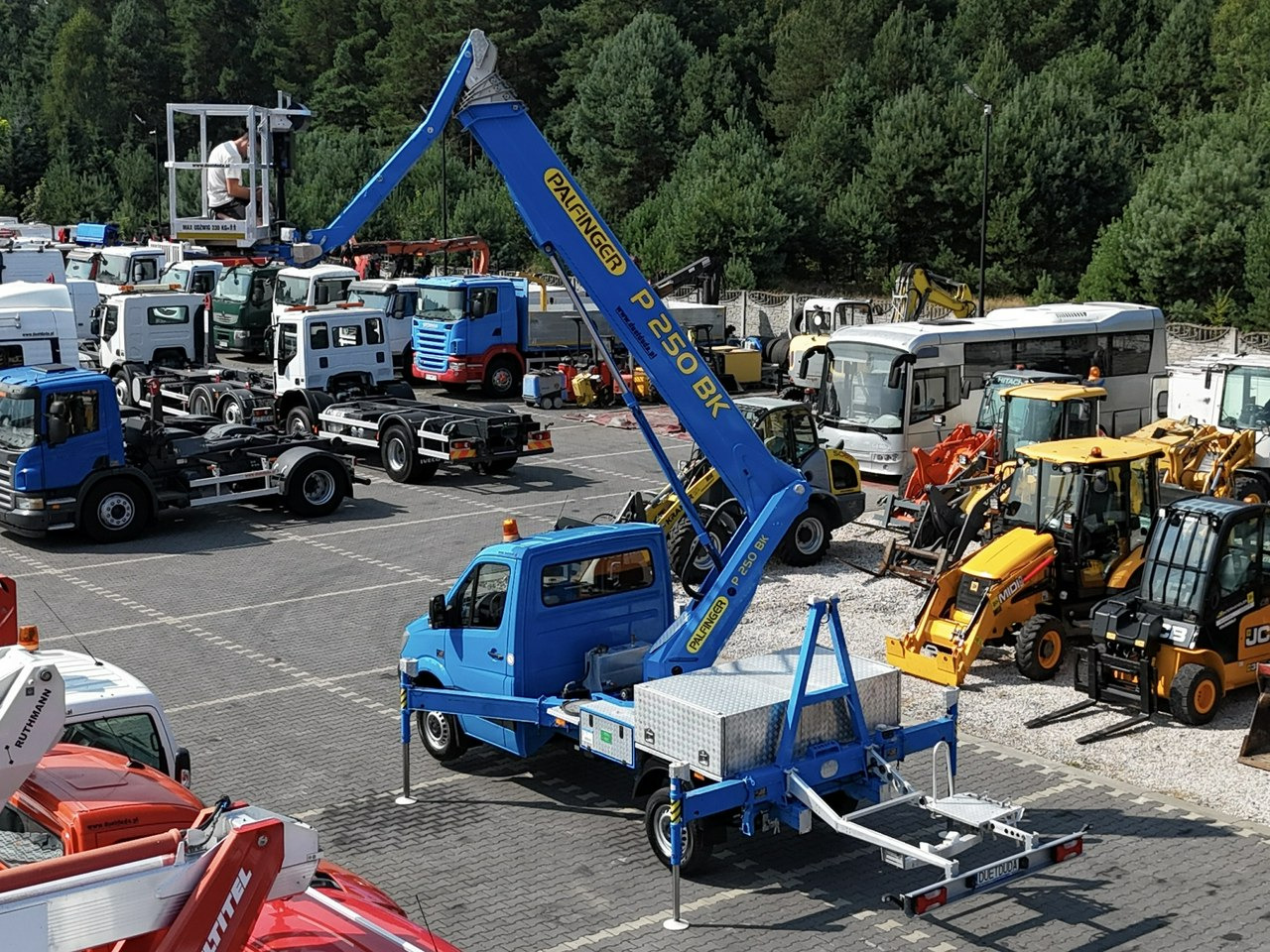 Truck mounted aerial platform Mercedes Sprinter: picture 25