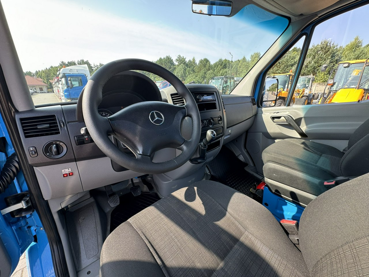 Truck mounted aerial platform Mercedes Sprinter: picture 29