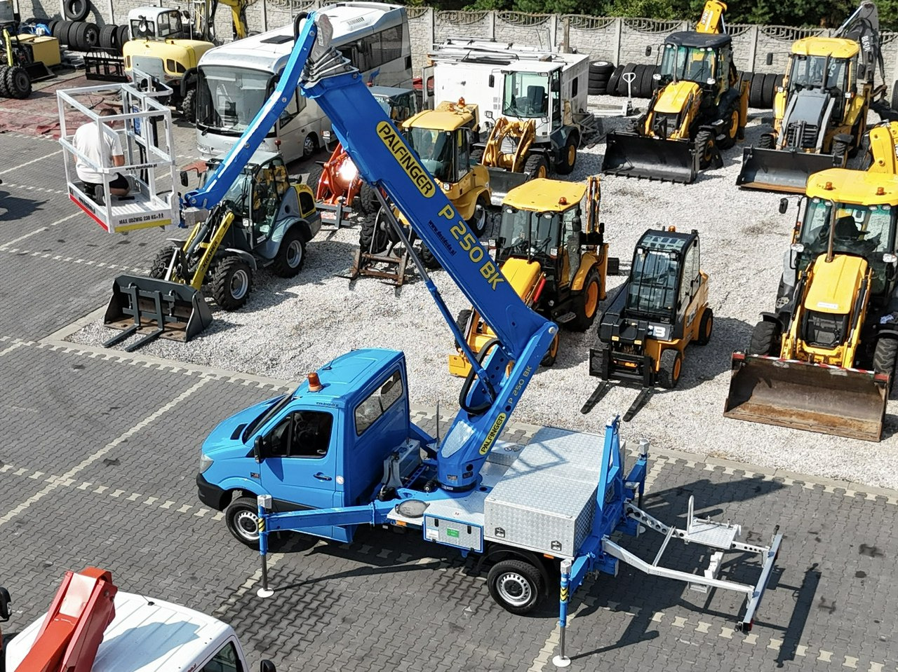 Truck mounted aerial platform Mercedes Sprinter: picture 20