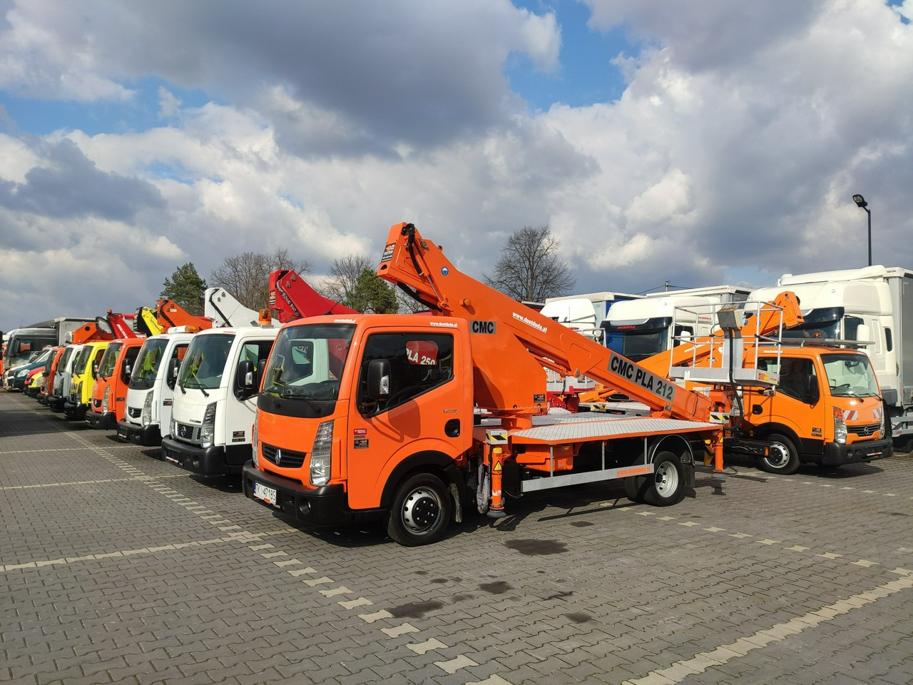 Nissan Cabstar - Truck mounted aerial platform: picture 3 Nissan Cabstar - Truck mounted aerial platform: picture 3