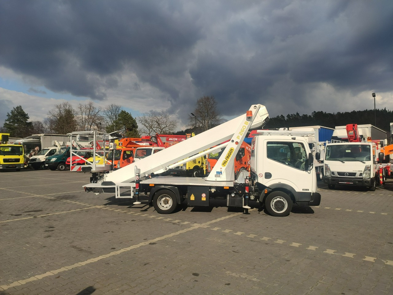 Nissan Cabstar - Truck mounted aerial platform: picture 4 Nissan Cabstar - Truck mounted aerial platform: picture 4