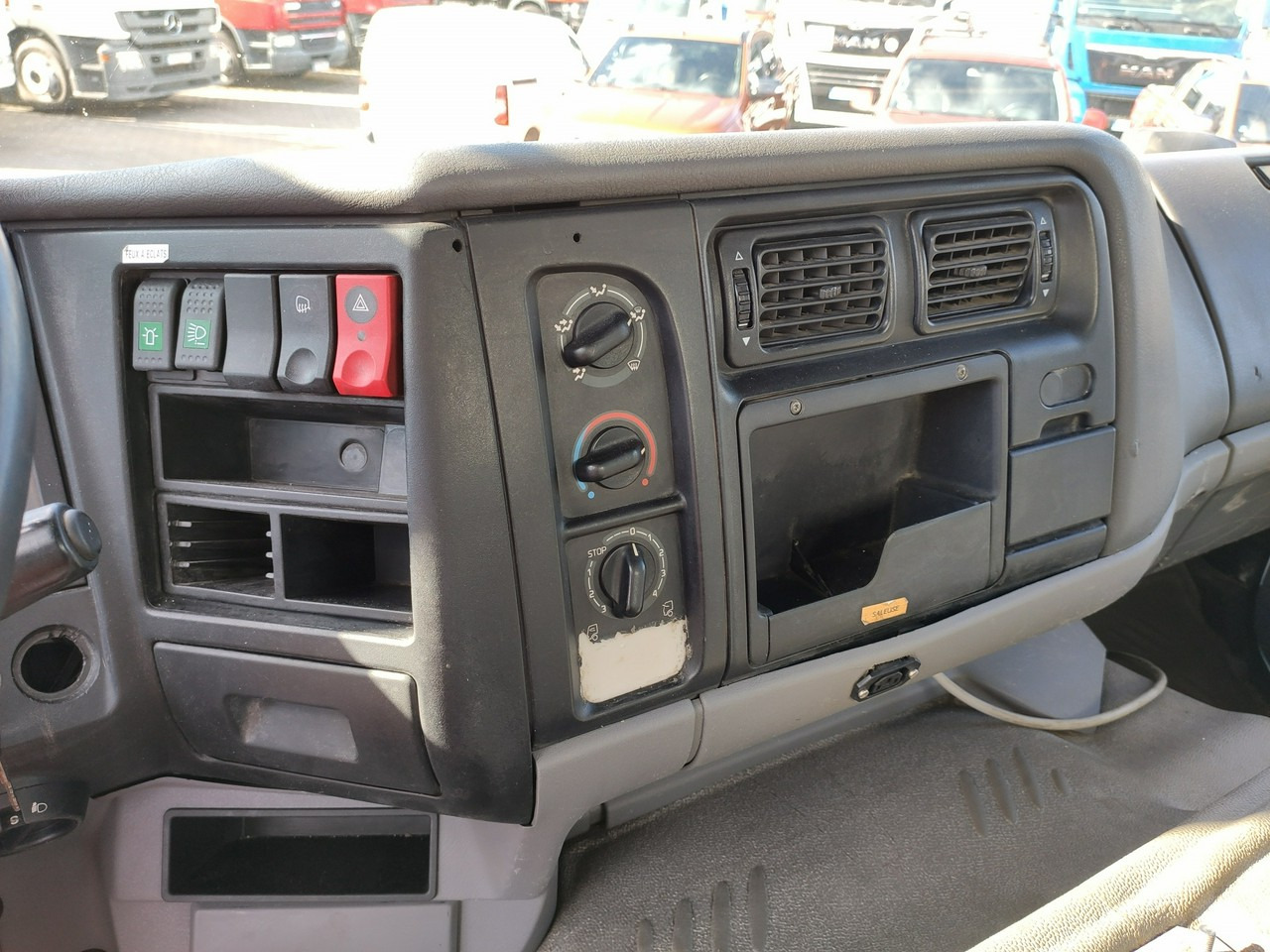 Tipper, Crane truck Renault Kerax 26.370 6x4 Mocny HDS FASSI F110: picture 37