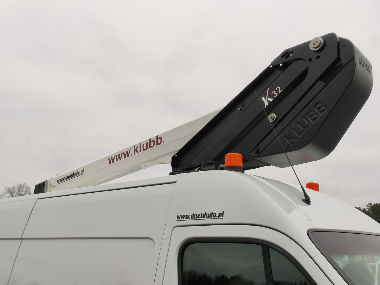 Truck mounted aerial platform Renault Master: picture 12