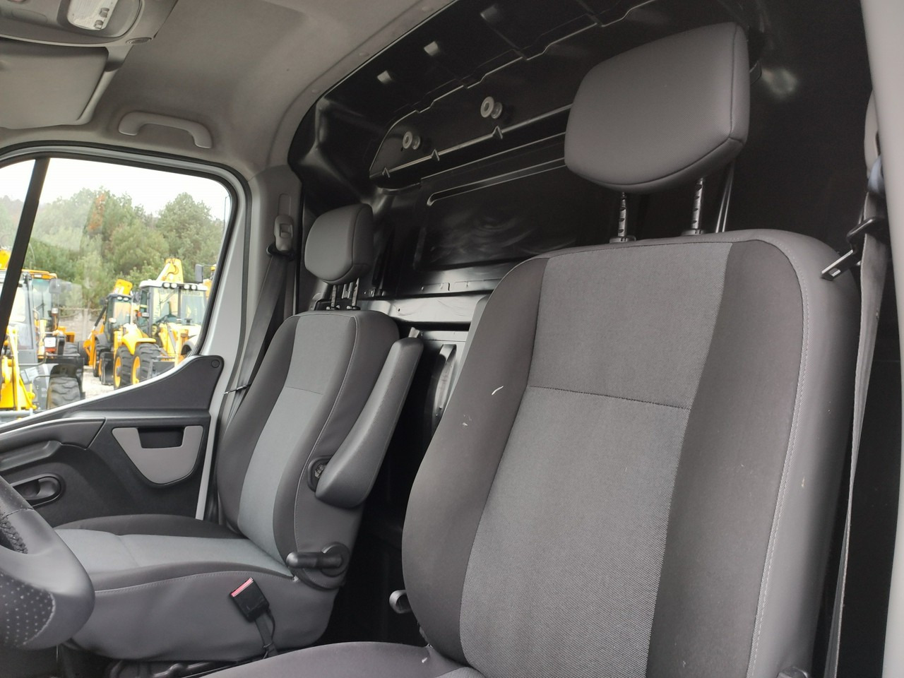 Truck mounted aerial platform Renault Master: picture 35