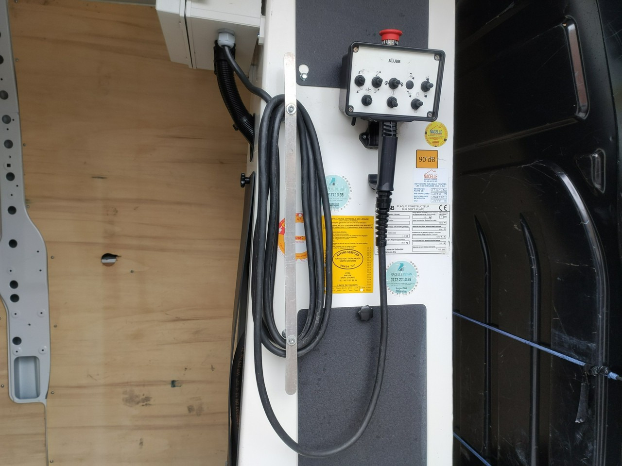Truck mounted aerial platform Renault Master: picture 15