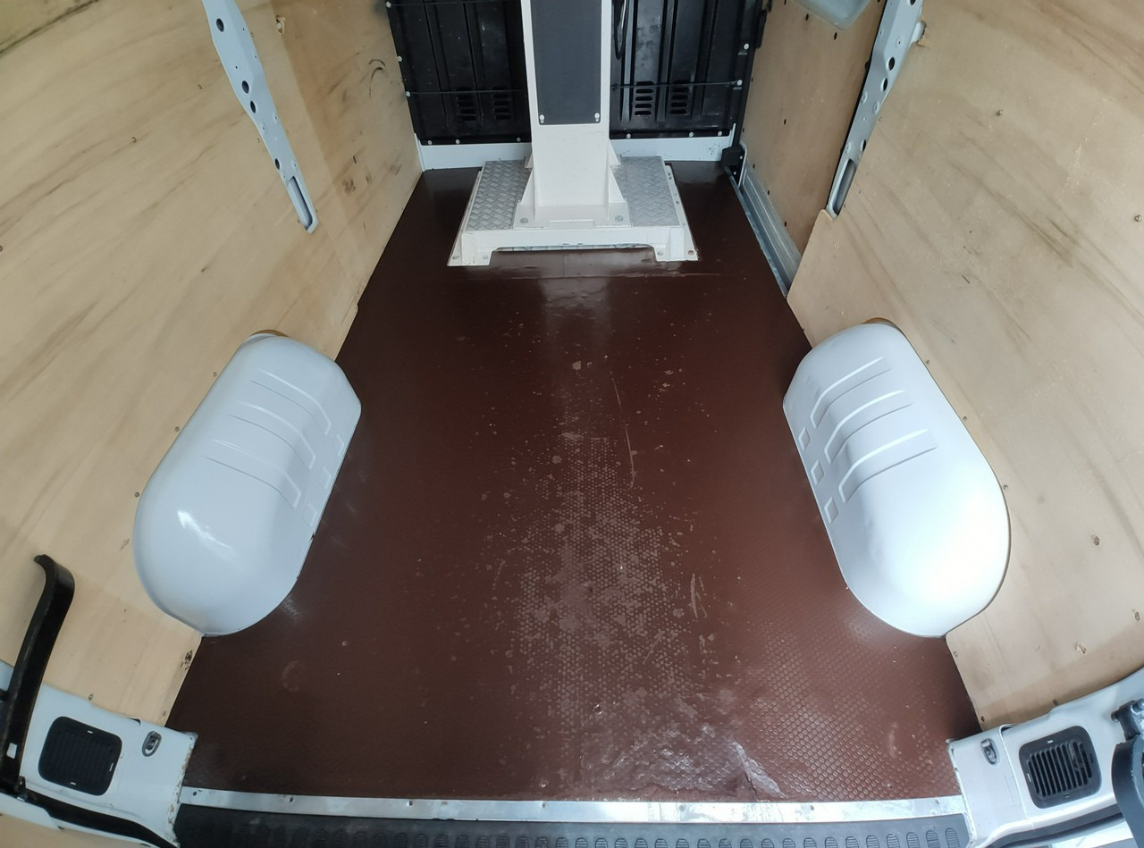 Truck mounted aerial platform Renault Master: picture 16