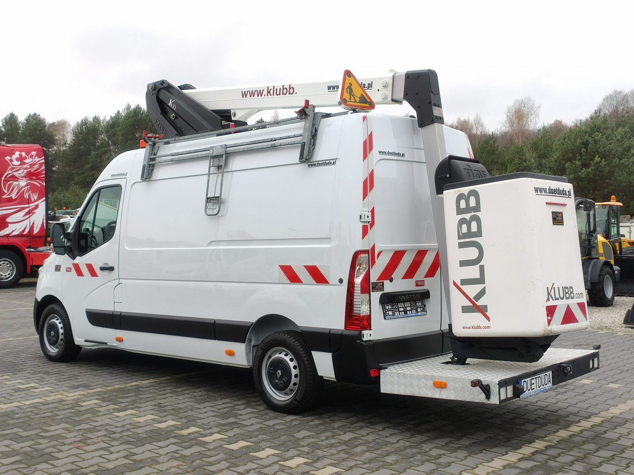 Truck mounted aerial platform Renault Master: picture 8