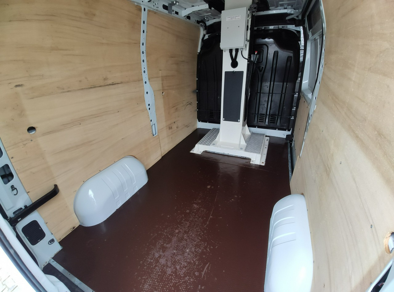 Truck mounted aerial platform Renault Master: picture 17