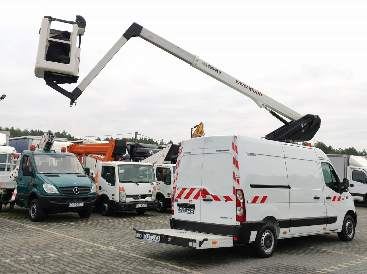 Renault Master - Truck mounted aerial platform: picture 5 Renault Master - Truck mounted aerial platform: picture 5