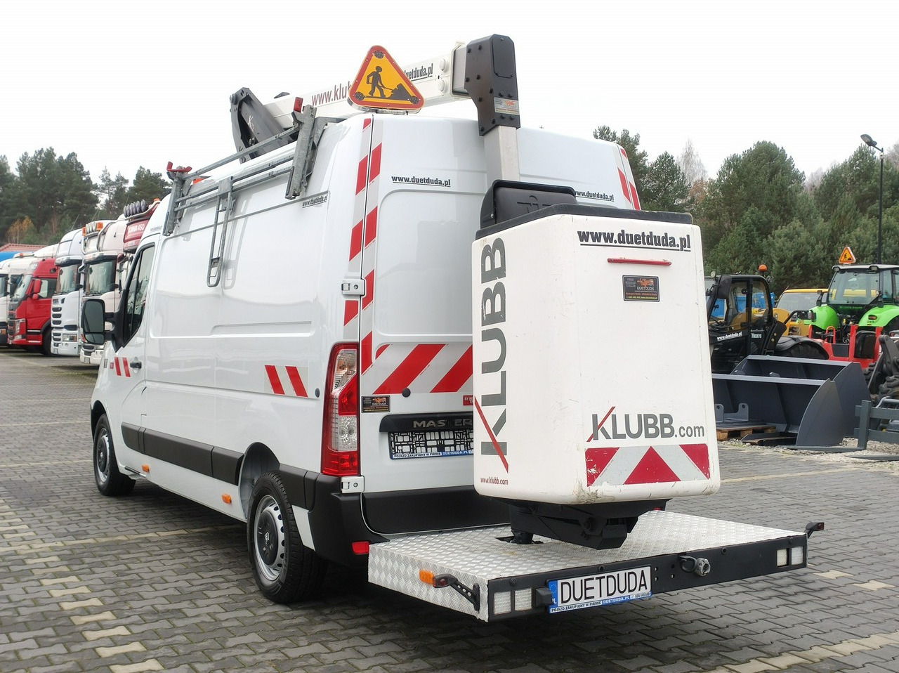 Truck mounted aerial platform Renault Master: picture 25