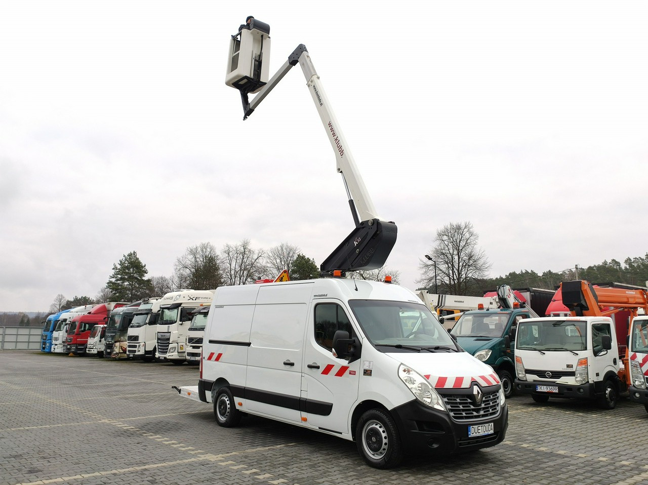 Renault Master - Truck mounted aerial platform: picture 3 Renault Master - Truck mounted aerial platform: picture 3