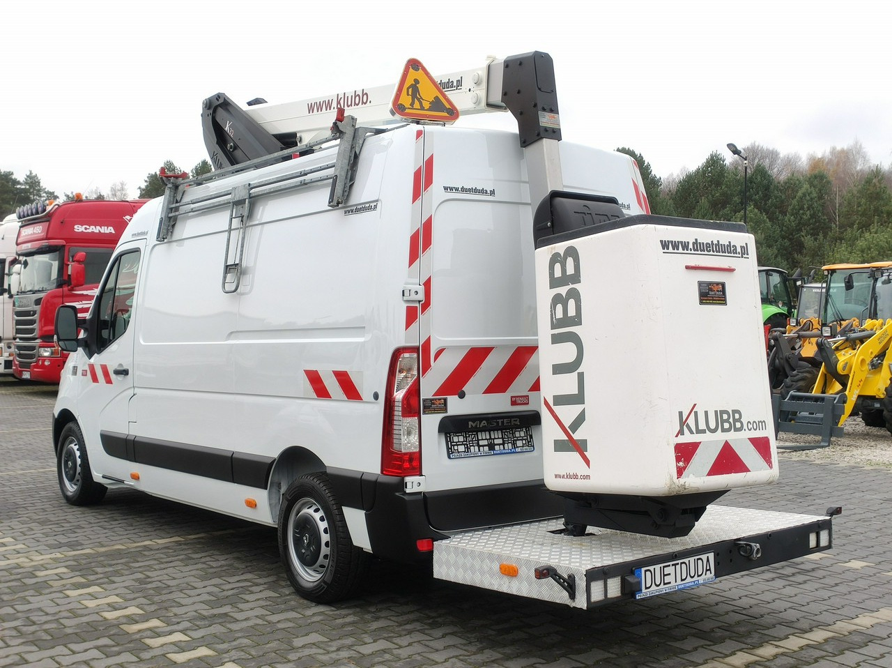Truck mounted aerial platform Renault Master: picture 9