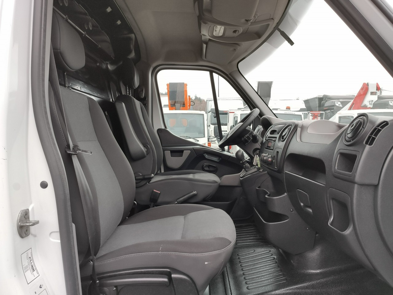 Truck mounted aerial platform Renault Master: picture 36