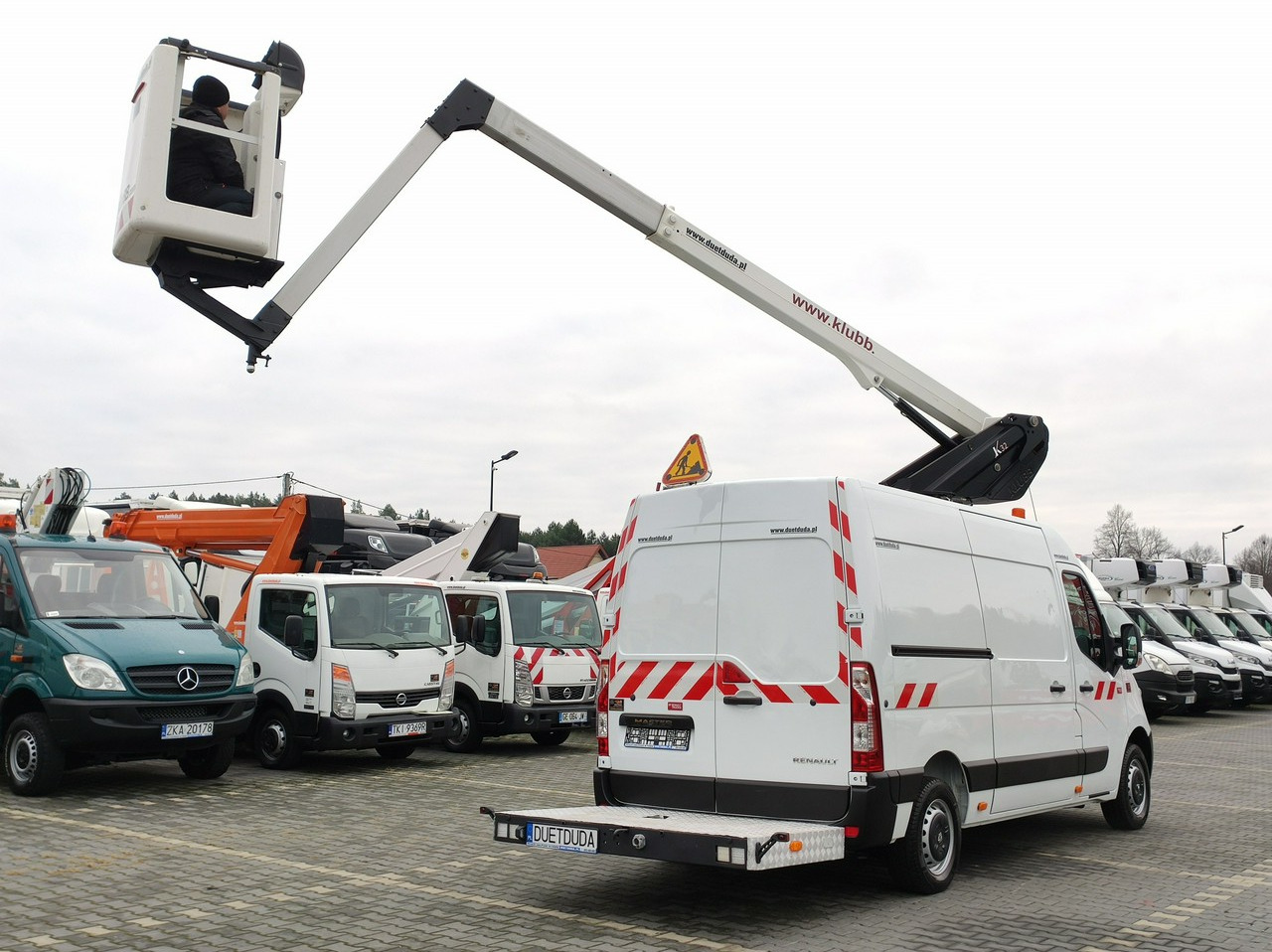 Truck mounted aerial platform Renault Master: picture 23